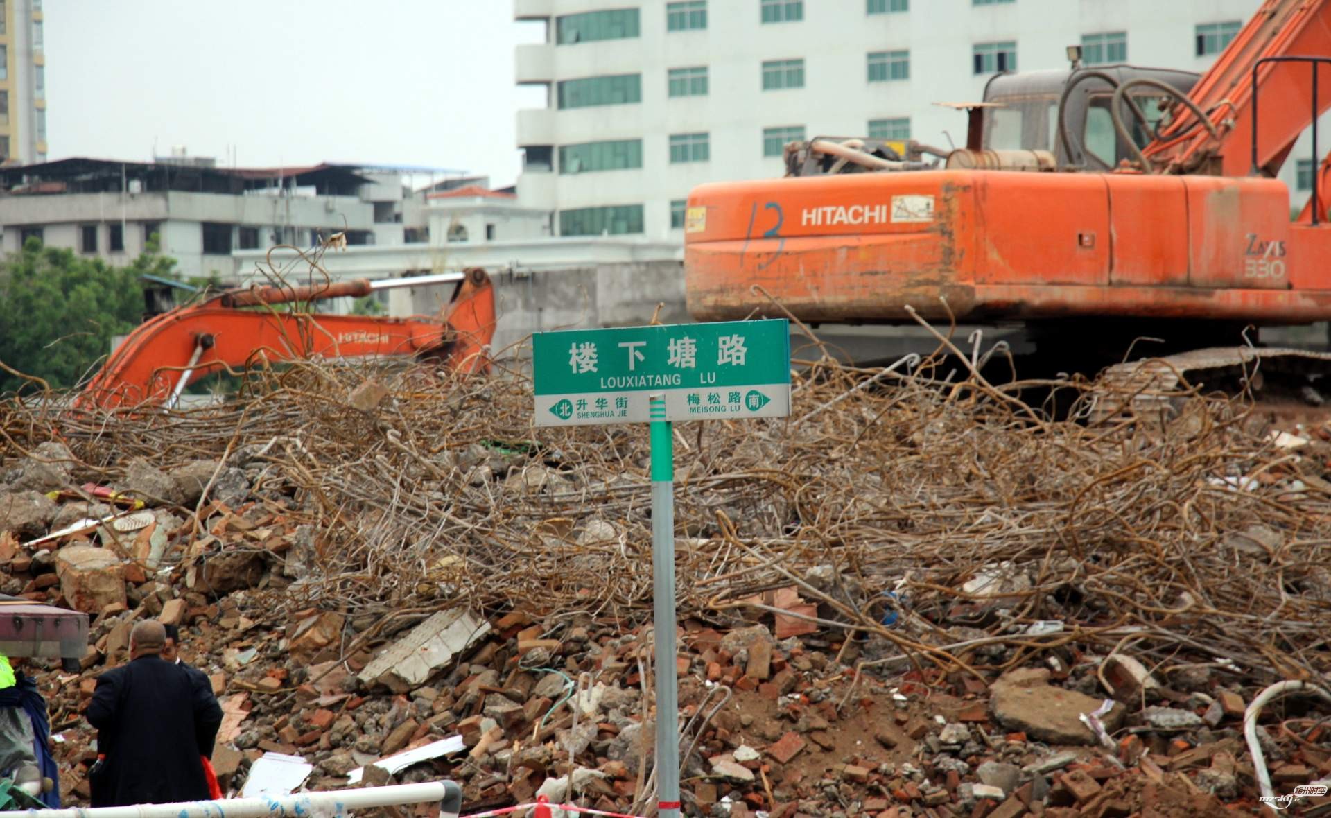 1、江北文化公园周边在大拆旧——楼下塘路.jpg