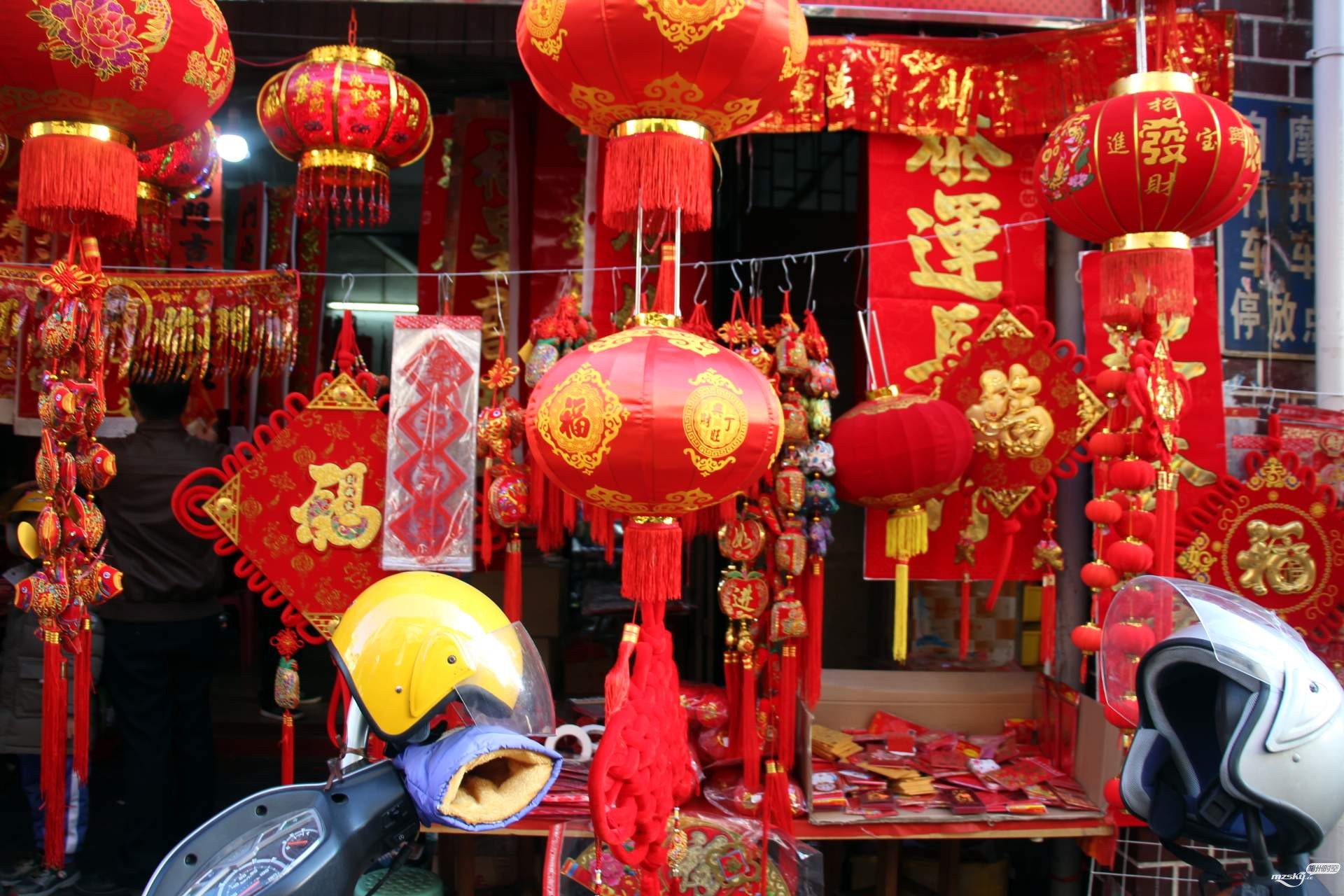 梅城江北老街春节的气氛出一景