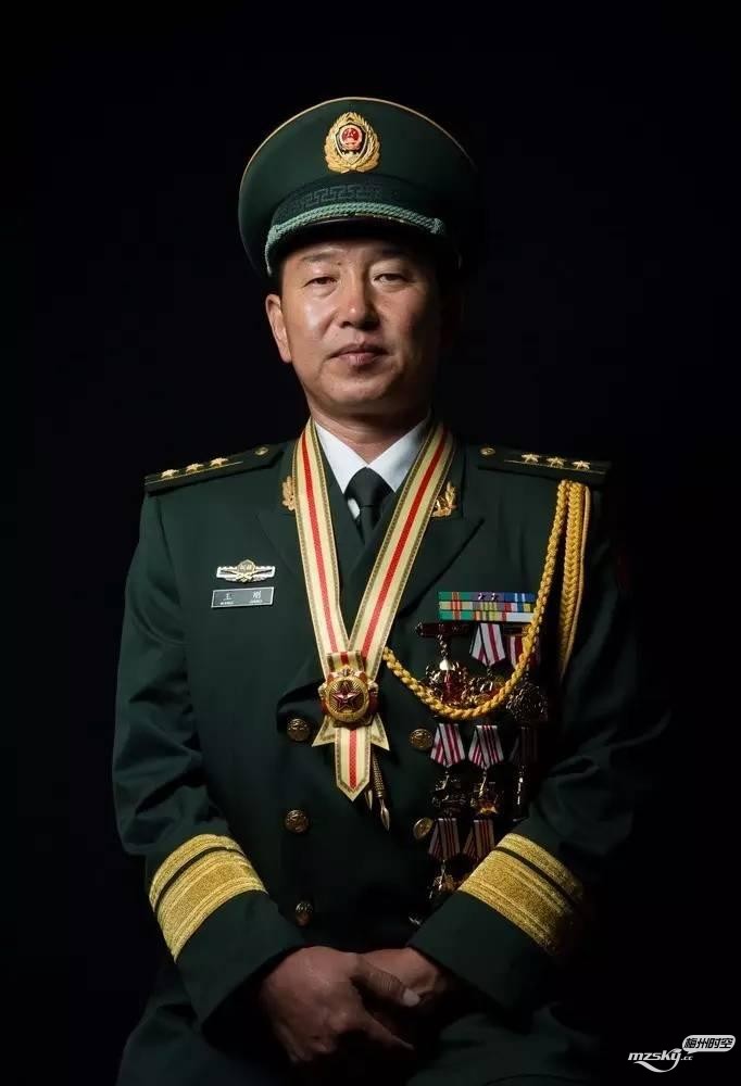 8武警新疆维吾尔自治区总队某支队支队长王刚，是赴汤蹈火、冲锋陷阵的反恐英雄（7月27.jpg