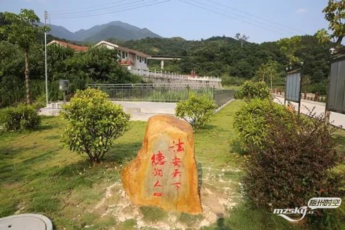 　丰顺建首个乡村法治文化公园