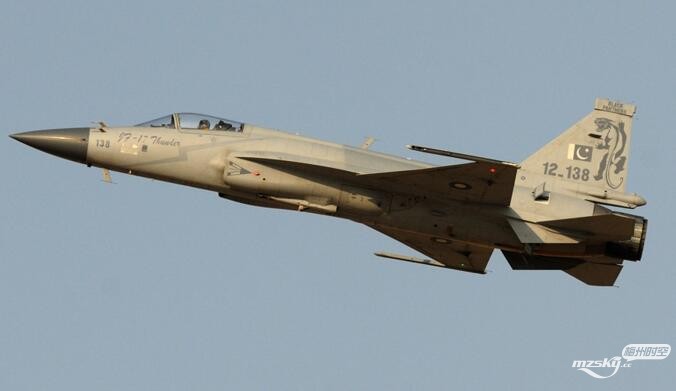 9巴基斯坦空军JF17战机曾在迪拜航展进行飞行表演.jpg