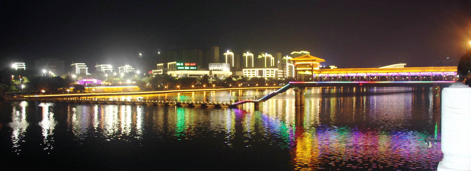  梅江浮桥夜景