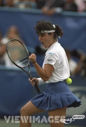 网球美女为何都把球塞进裙子里？原来是这样……