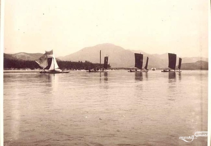 1930年代梅江河上的梅江桥和河上的船