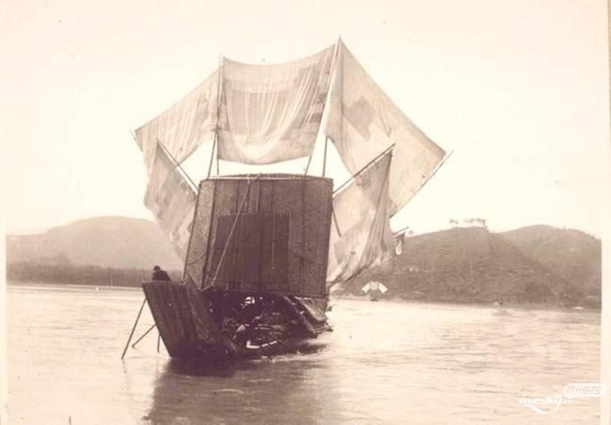 1930年代梅江河上的梅江桥和河上的船